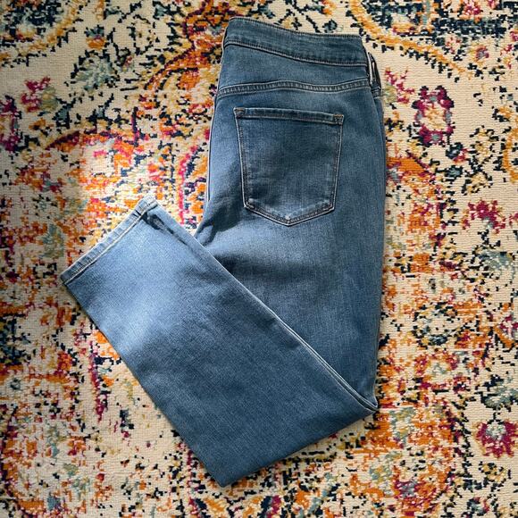 LIGHT BLUE STRETCHY STRAIGHT LEG JEANS (MID RISE) SUPER SOFT, IN GREAT CONDITION - Picture 4 of 4